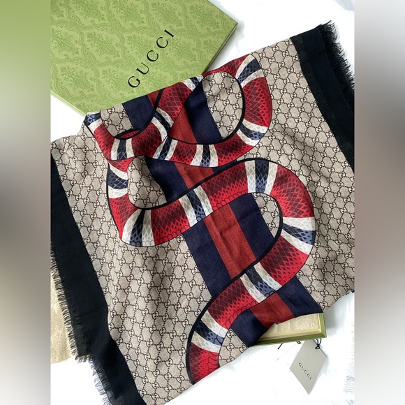Authentic Gucci web and kingsnake print wool scarf - Picture 3 of 8